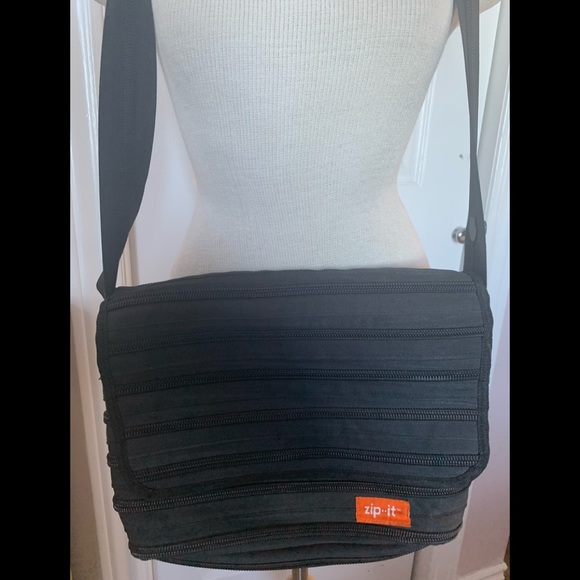 4 FOR $15 Zip It! Zipper bag